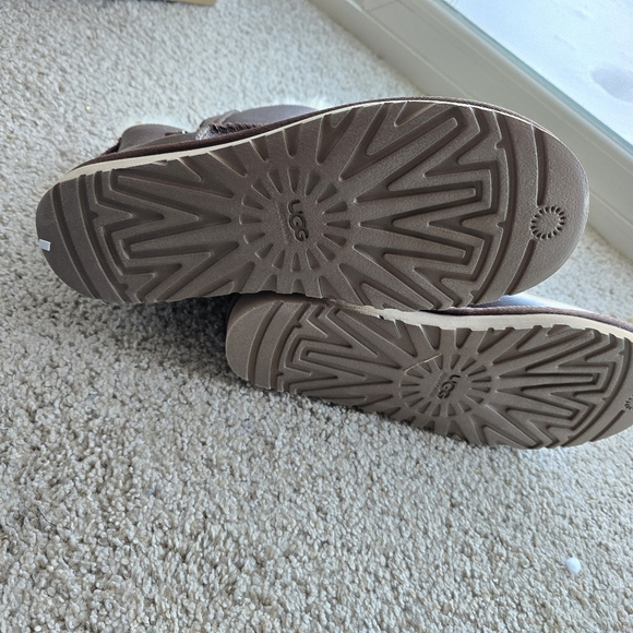 UGG Mini Double Zip Chocolate Leather - Picture 7 of 8